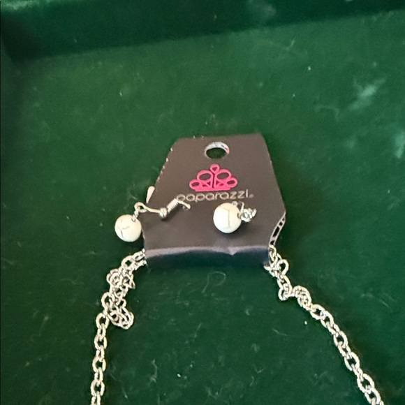 Paparazzi Silver and Cream Leaf Necklace and Matching Earrings - Picture 4 of 6